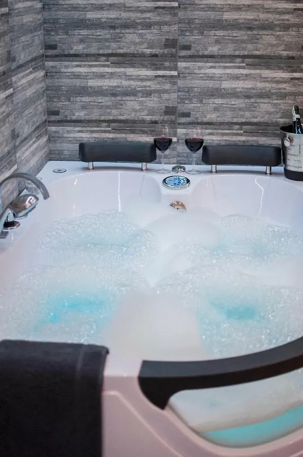 Cracow Jacuzzi Apartments - Silver Room Krakow